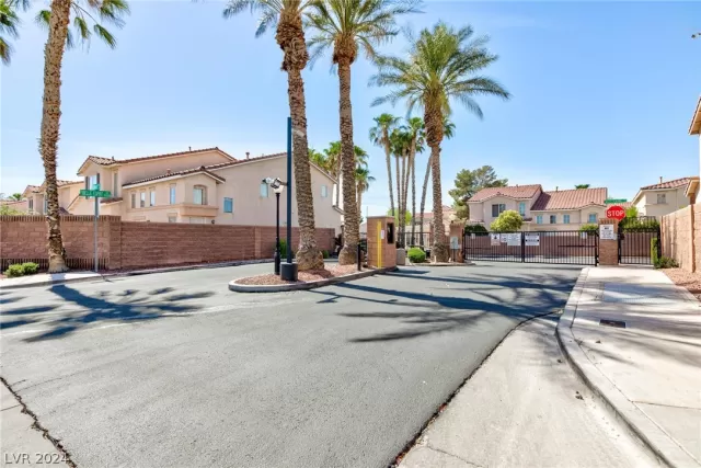 MLS: 2588631 Condo For Sale