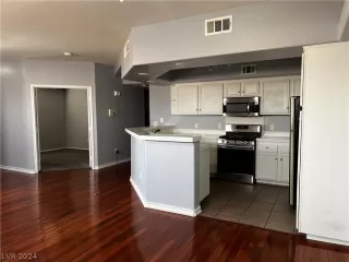 Photo #5: 2588658 Listing 