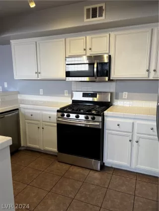 Photo #6: 2588658 Listing 