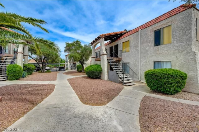 MLS: 2588679 Condo For Sale