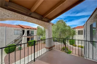 Photo #4: 2588679 Listing