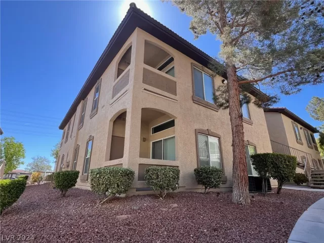 MLS: 2588680 Condo For Sale