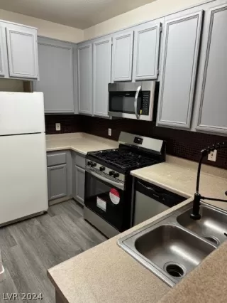 Photo #1: 2588717 Listing