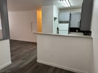 Photo #2: 2588717 Listing