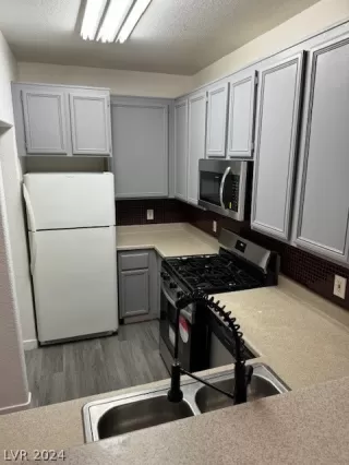 Photo #4: 2588717 Listing