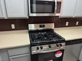 Photo #5: 2588717 Listing