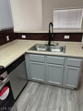 Photo #6: 2588717 Listing