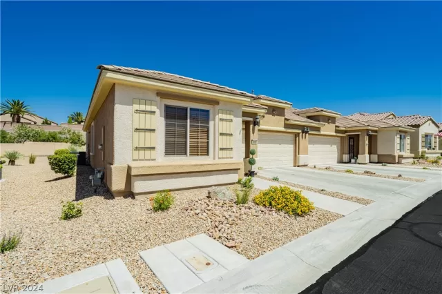 MLS: 2588731 Condo For Sale