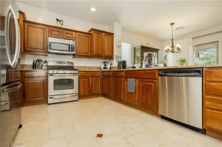 Photo #4: 2588731 Listing