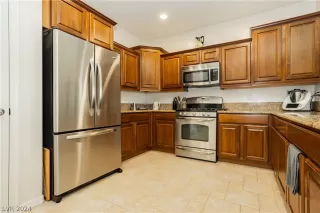 Photo #5: 2588731 Listing