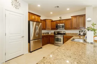 Photo #6: 2588731 Listing