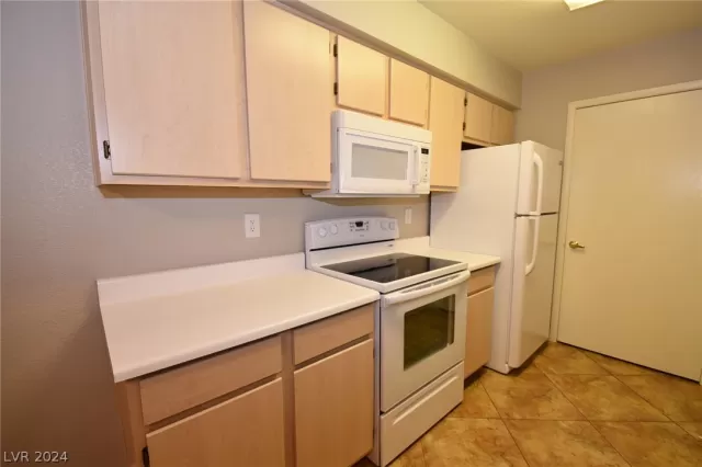 MLS: 2588736 Condo For Sale