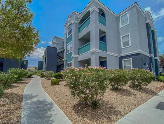 MLS: 2588740 Condo For Sale