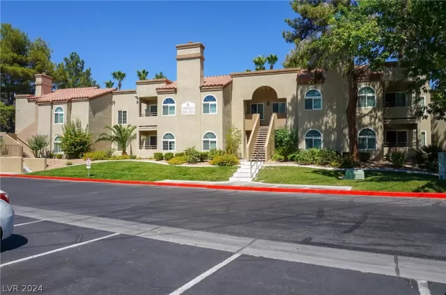 MLS: 2588828 Condo For Sale