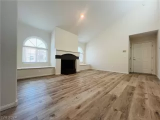 Photo #4: 2588828 Listing