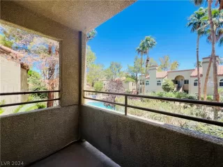 Photo #6: 2588828 Listing
