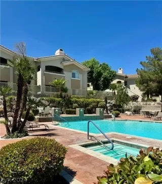 Photo #3: 2588858 Listing