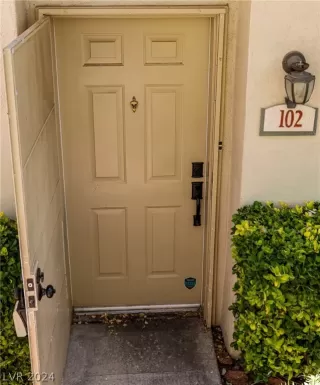 Photo #4: 2588858 Listing