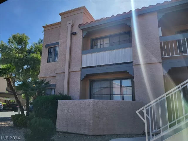 MLS: 2588902 Condo For Sale