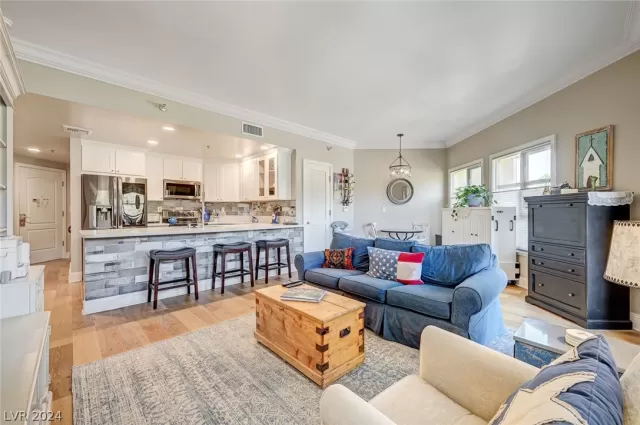 MLS: 2588920 Condo For Sale