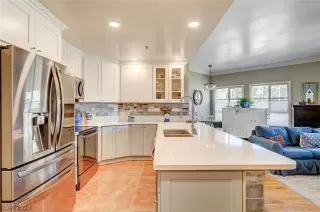 Photo #2: 2588920 Listing