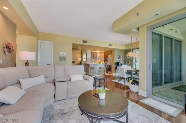 MLS: 2588925 Condo For Sale