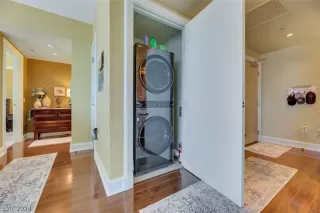 Photo #2: 2588925 Listing