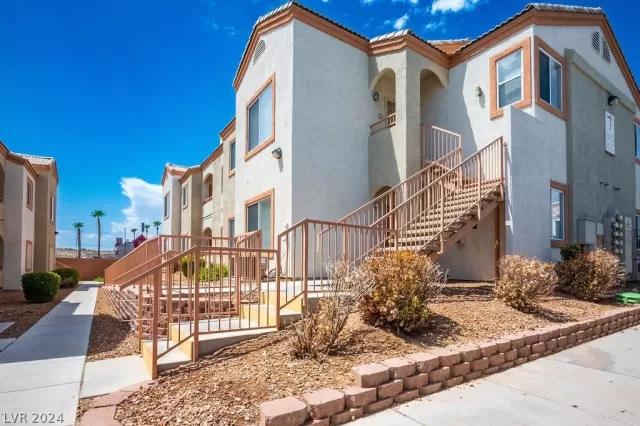 MLS: 2588926 Condo For Sale