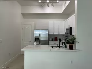 Photo #3: 2588927 Listing