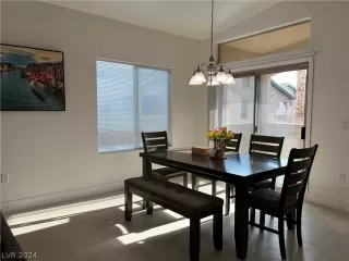 Photo #5: 2588927 Listing