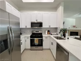 Photo #6: 2588927 Listing