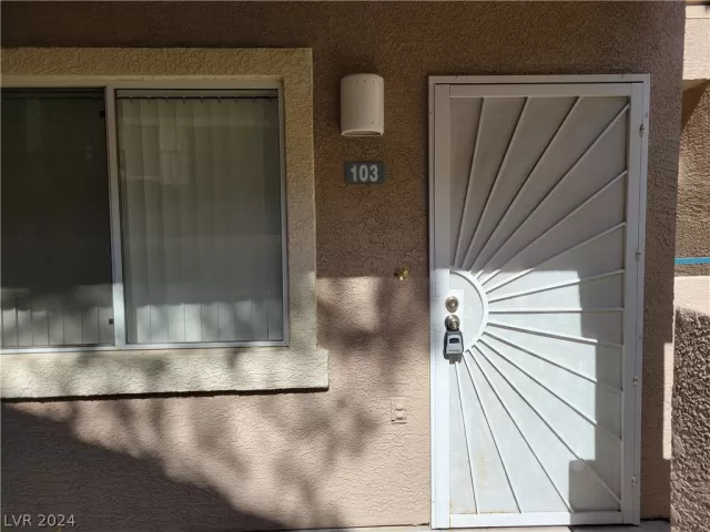 MLS: 2588946 Condo For Sale