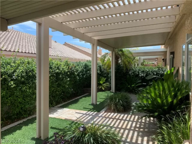 MLS: 2588957 Condo For Sale