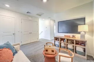 Photo #4: 2588958 Listing