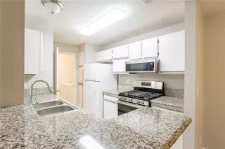 Photo #4: 2588977 Listing 