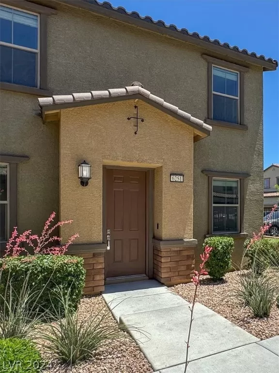 MLS: 2589014 Condo For Sale