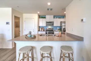 Photo #4: 2589019 Listing