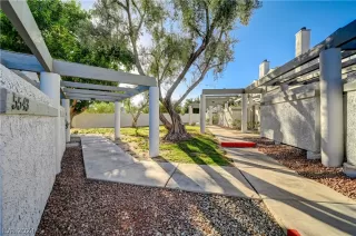 Photo #4: 2589023 Listing