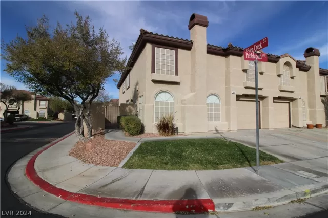 MLS: 2589025 Condo For Sale