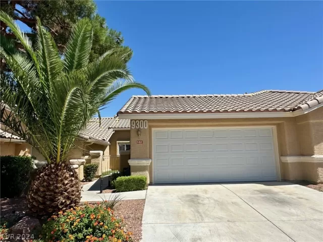 MLS: 2589034 Condo For Sale