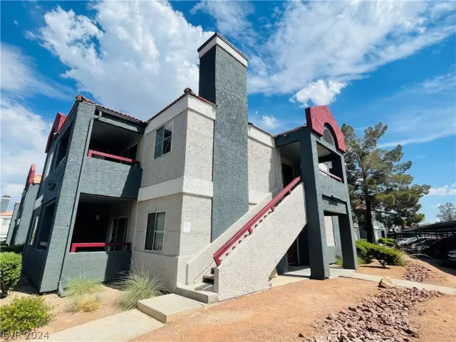 MLS: 2589048 Condo For Sale