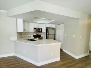 Photo #4: 2589048 Listing 