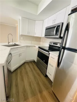 Photo #6: 2589048 Listing 