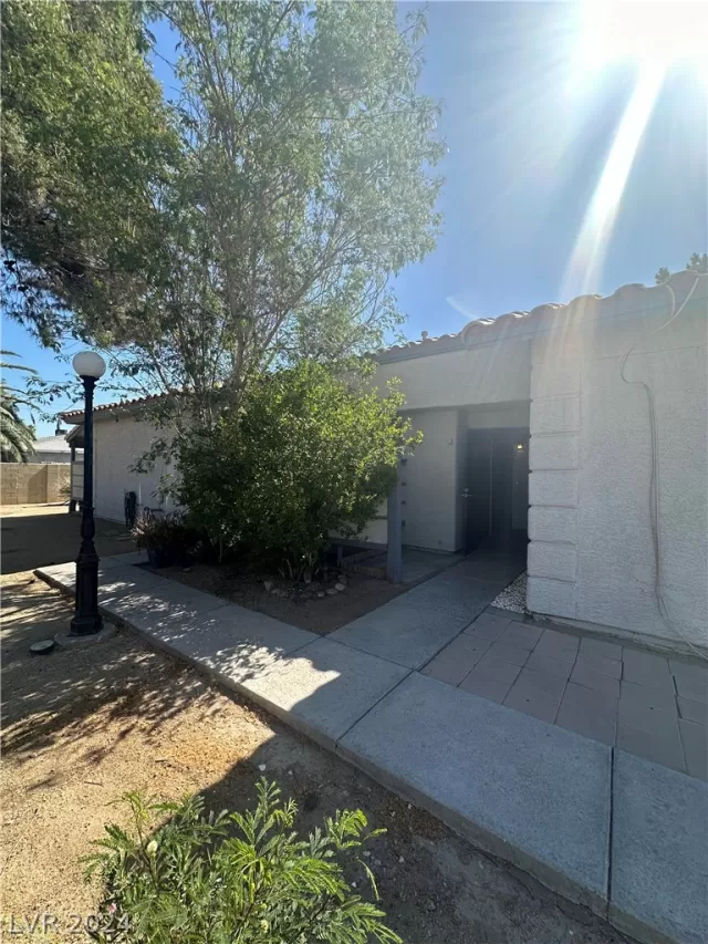 MLS: 2589055 Condo For Sale