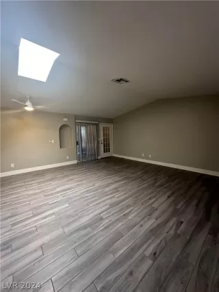 Photo #5: 2589055 Listing 