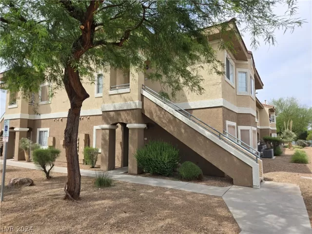 MLS: 2589060 Condo For Sale