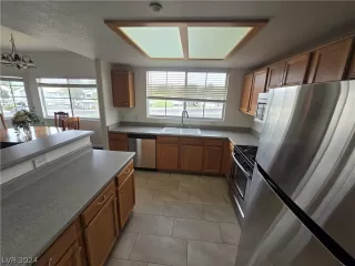 Photo #2: 2589060 Listing