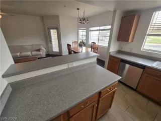 Photo #3: 2589060 Listing