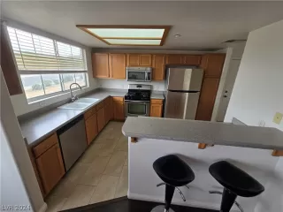 Photo #4: 2589060 Listing