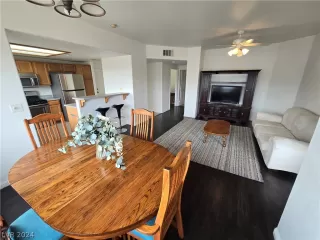 Photo #6: 2589060 Listing